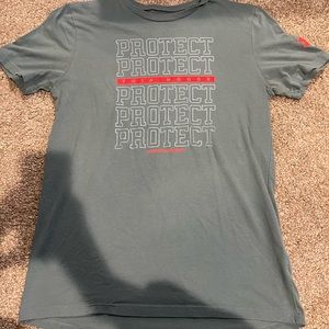 Under Armor Youth large T-Shirt